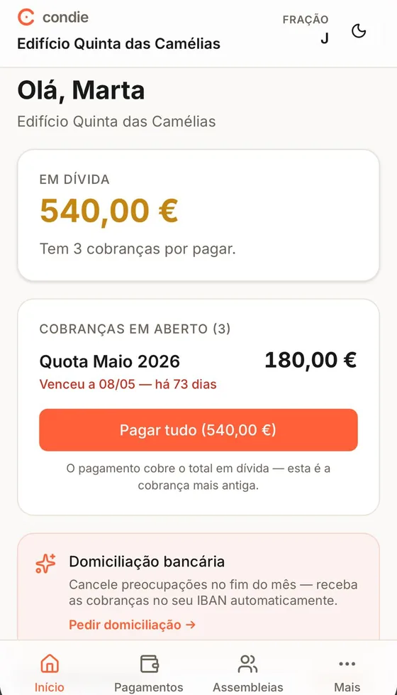 Portal do condómino num telemóvel: saldo da fração, cobranças em aberto e botão para pagar